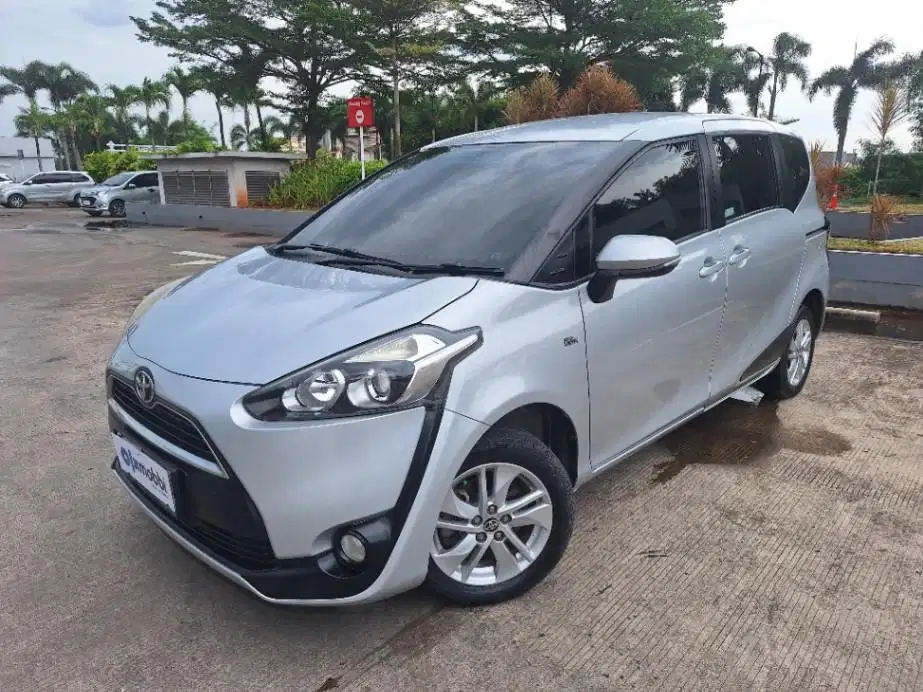 LOW DP Toyota Sienta 1.5 G Bensin-AT 2017 BOR