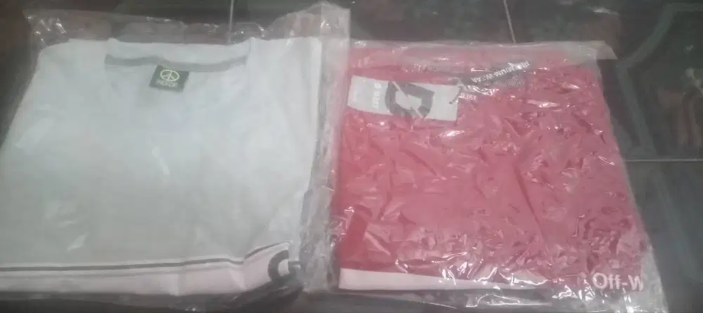 Kaos merah & abu