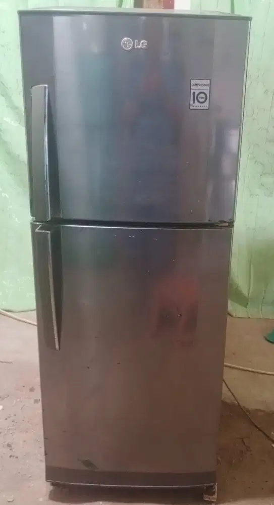Kulkas 2 pintu LG.(Diantar Dalam Kota Padang Saja)