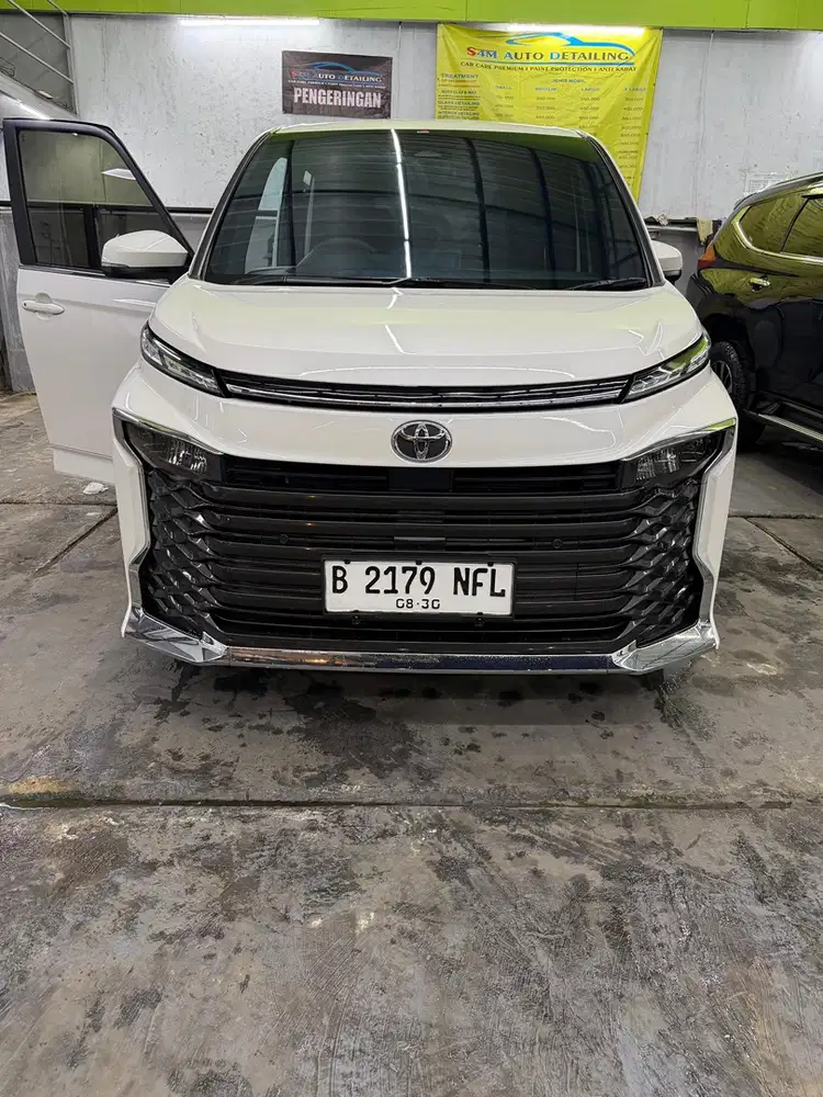 Toyota Voxy 2025 Bensin