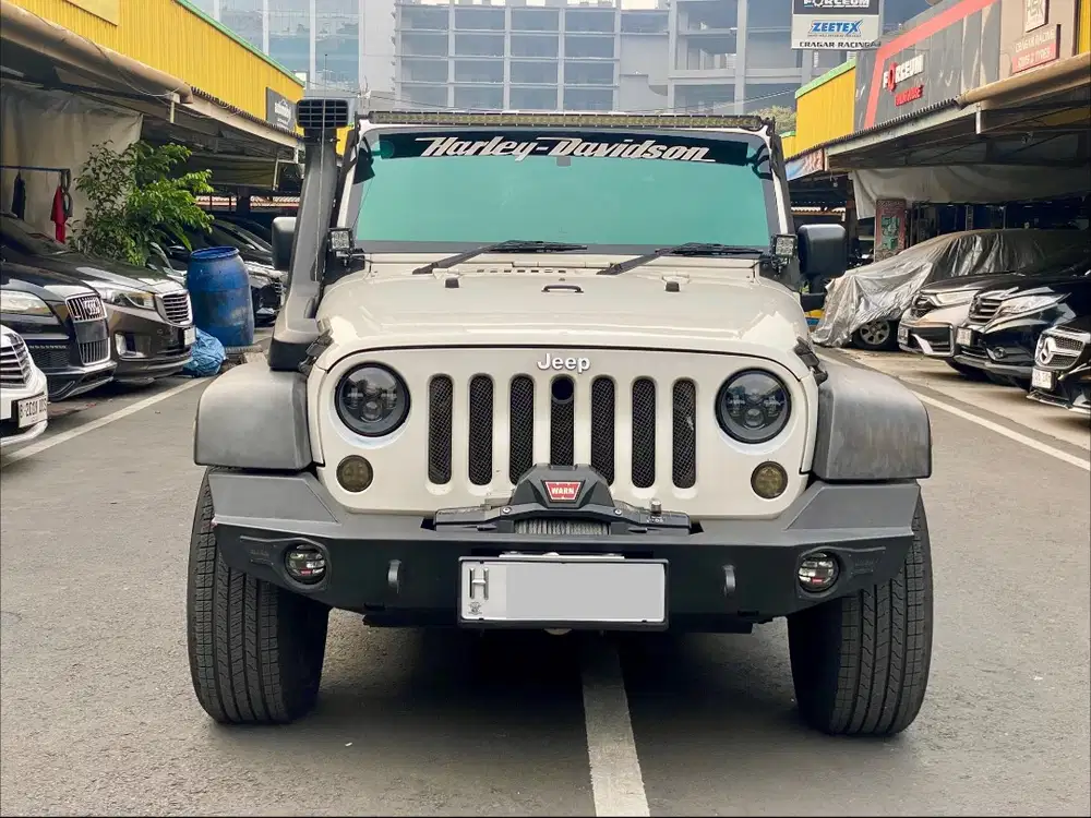 JEEP WRANGLER 3.8 BENSIN AT 2008 PUTIH