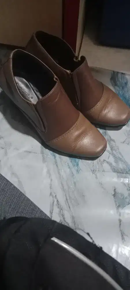 Sepatu kulit wanita no 36/37