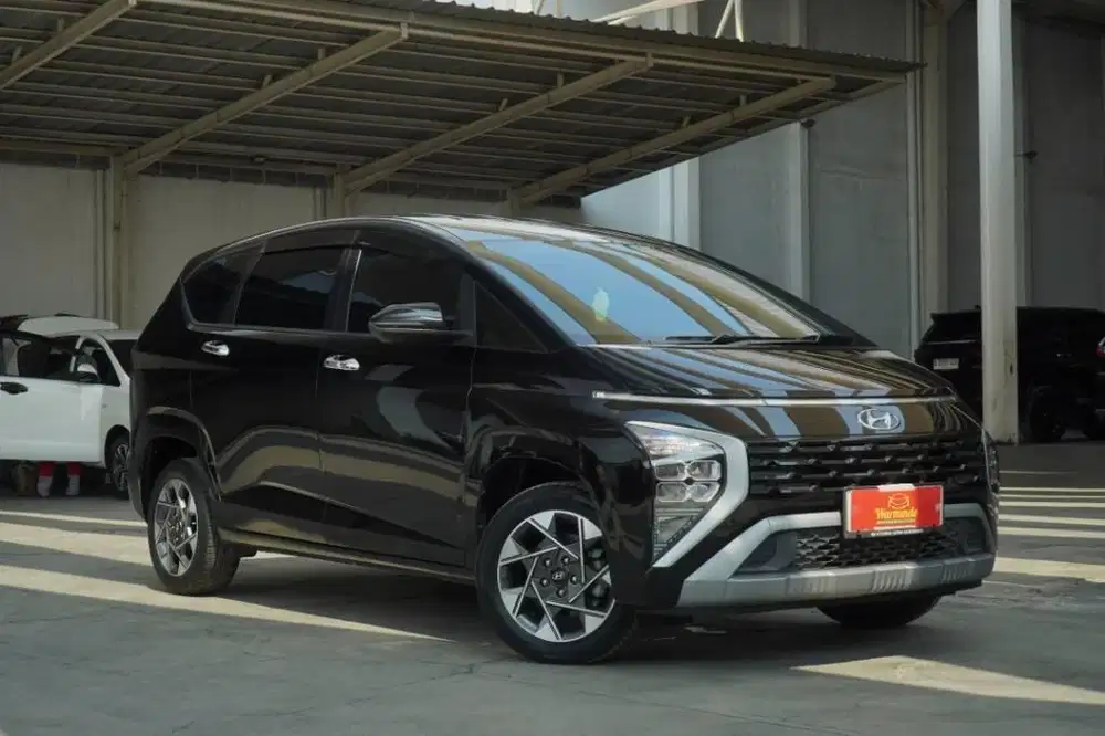 Hyundai Stargazer Prime Matic AT tahun 2023 hitam Captain seat
