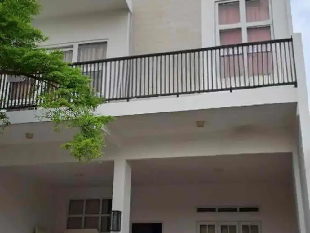 Di jual rumah rapih 2 lantai siap huni di Cibubur jatisampurna