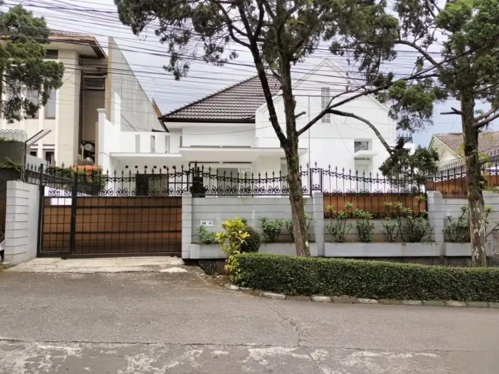 Rumah Cantik siap HUNI di Pasteur BANDUNG - Modern Open Space & Luas