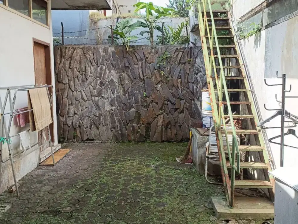Rumah luas cocok untuk kos kosan di Tubagus Ismail dekat ITB sayap Dago Bandung Kota