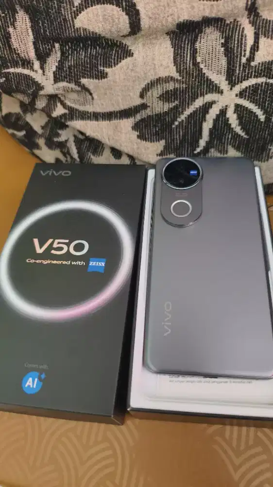 Vivo v50 12/256 full set