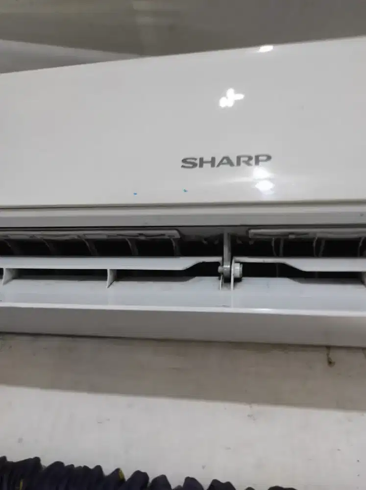 Nego tipis. Dijual ac sharp 1/2 pk msh bagus dan mulus.
