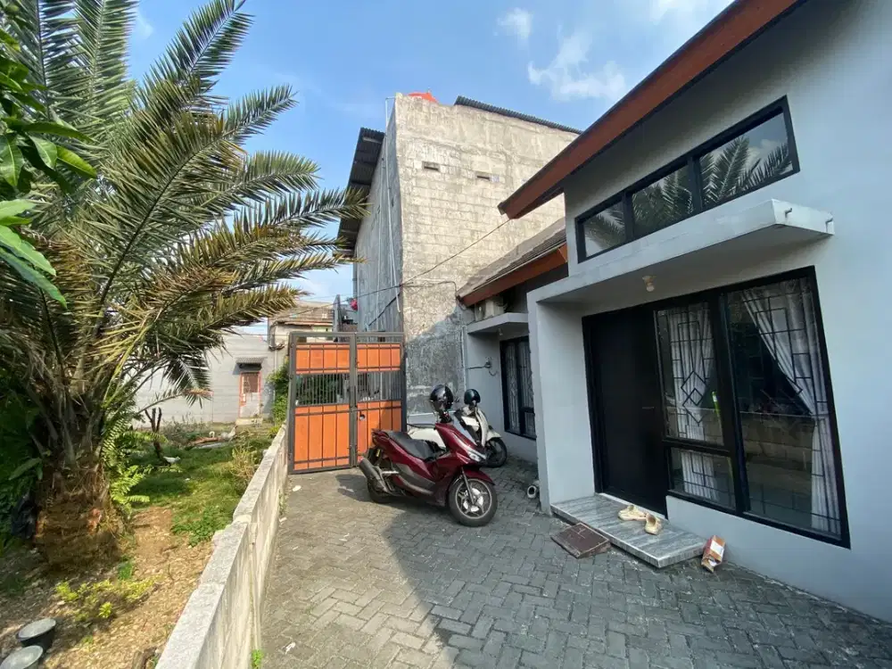 Rumah LT 240 Hadap Utara 15 Mnt ke Living World Grand Wisata J-48192