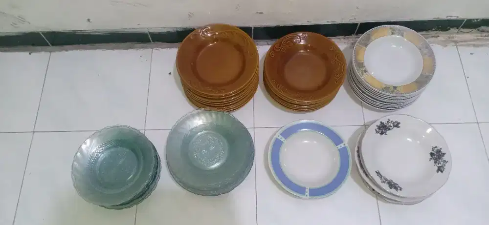 Piring Keramik dan Piring Kaca