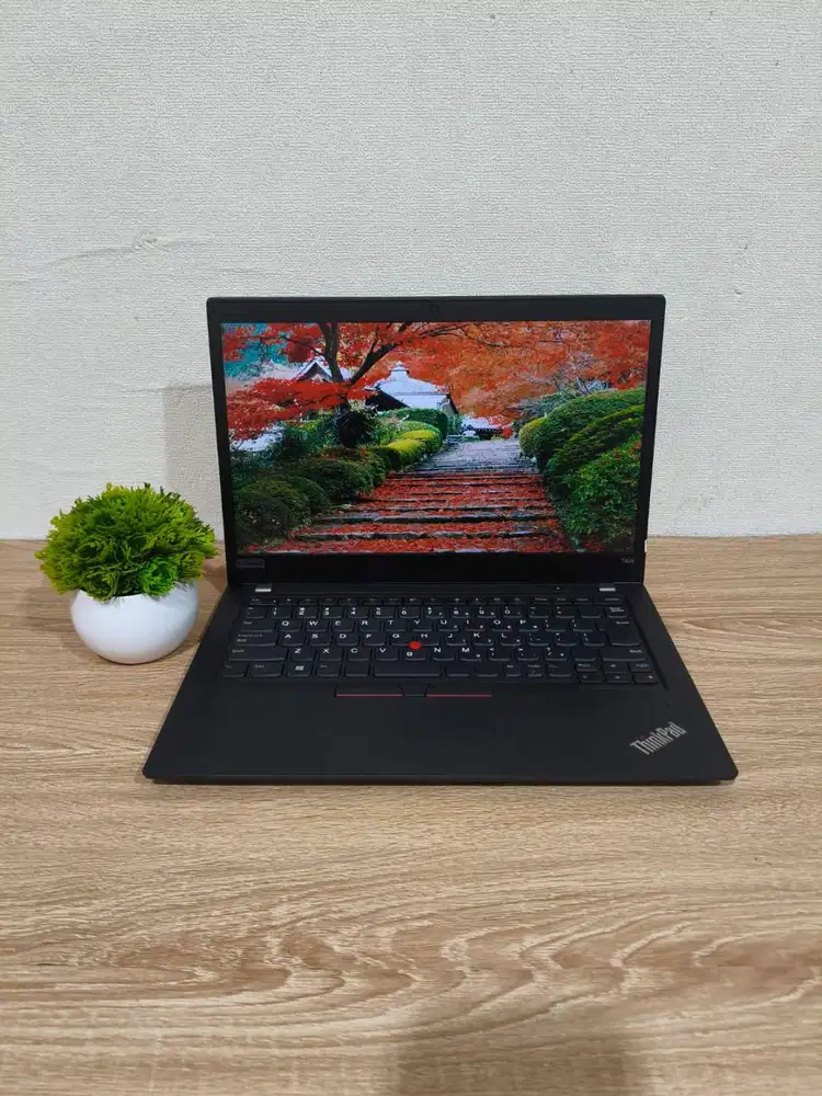 Lenovo Thinkpad T495 Ryzen 7 Pro 8/256GB Layar 14 Keyboard Backlight