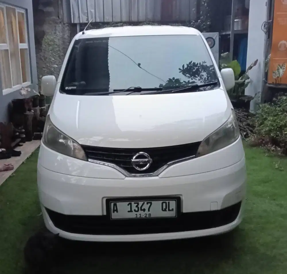 EVALIA SEGER Mobil Keluarga Nyaman