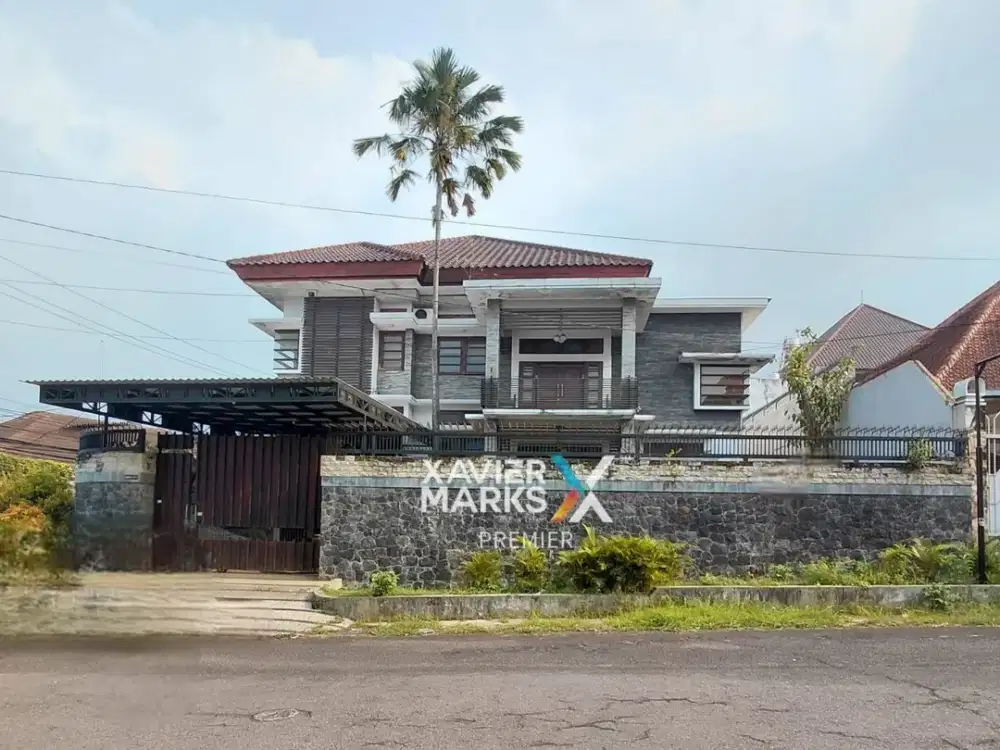 Dijual Rumah Terawat Besar 2Lt dan Full Furnish Dg Halaman Depan Belakang Siap Huni Lingkungan Tenang Dekat Kampus dan Pusat Kota di Tidar