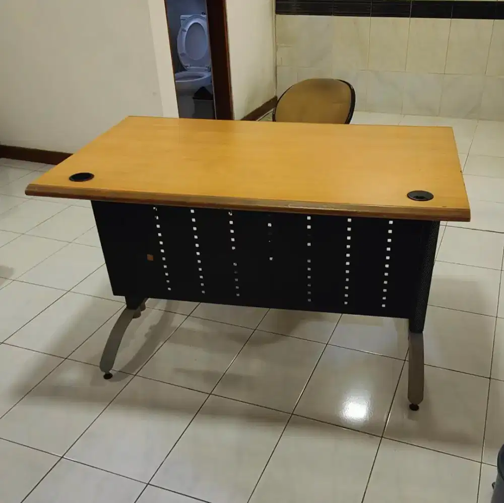Meja Kerja Kayu & Kursi Kerja