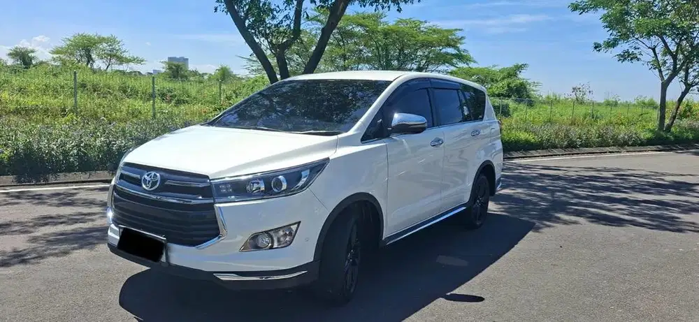 DIJUAL SANTAI VENTURER PUTIH DIESEL 2.4 AT KONDISI ISTIMEWA KM RENDAH