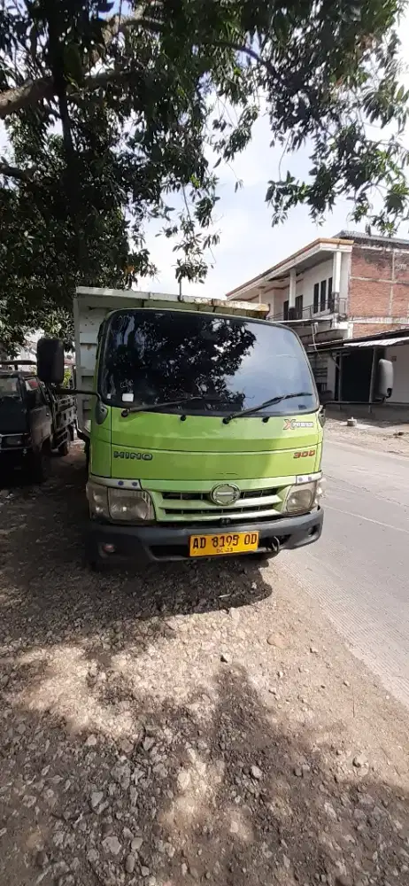 dump truk hino tahun 2022