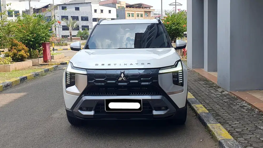 Km700 perak mitsubishi destinator turbo ultimate ds 2025 putih
