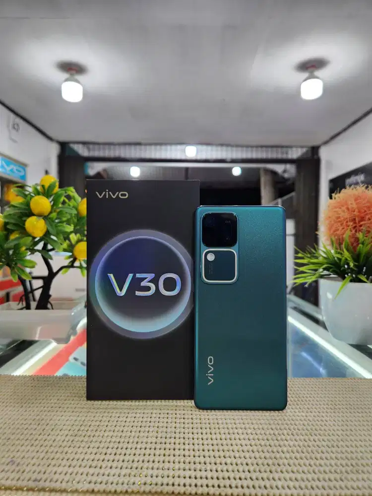 Vivo V30 5G Ram (8+8) 16Gb/ 256Gb Fullset Mulus Ori 100% Bergaransi