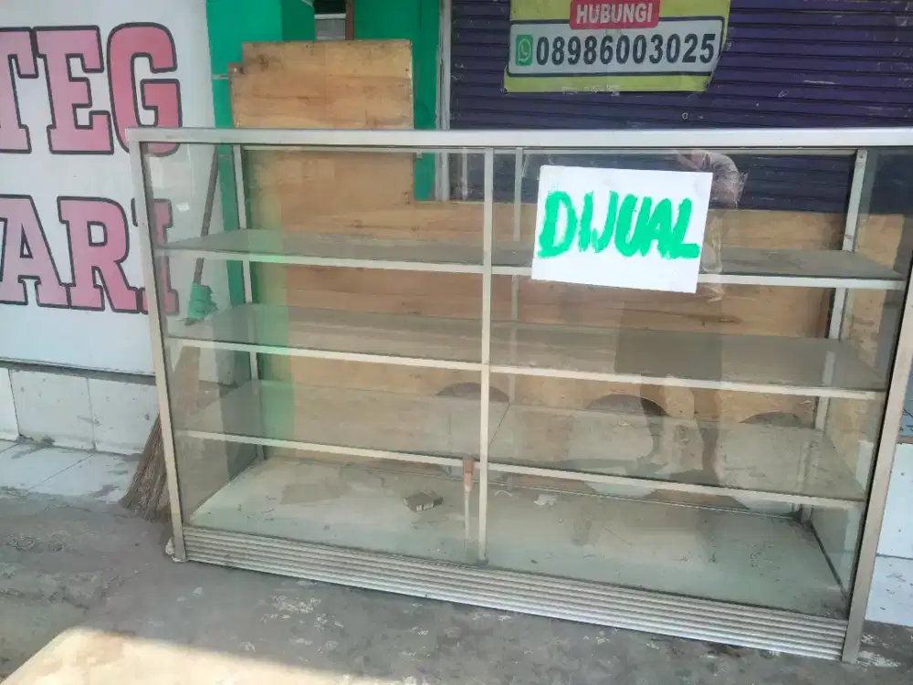 Etalase ukuran 1.5m