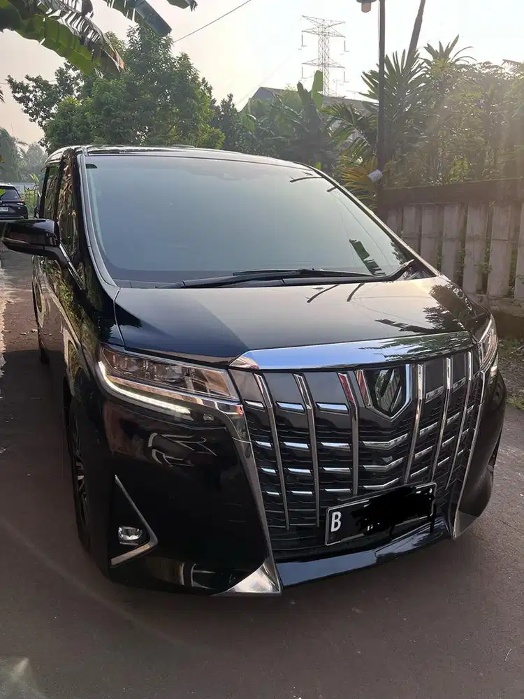 Toyota alphard 2021 Hitam