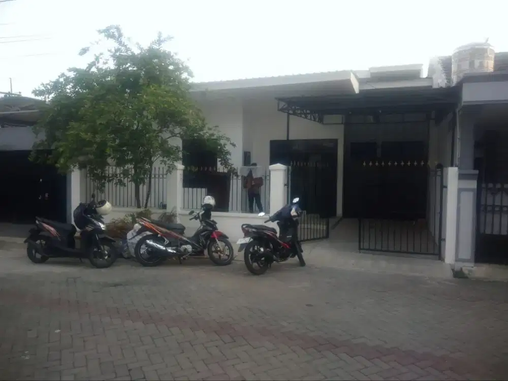 Rumah di darmo satelit Tidak banjir