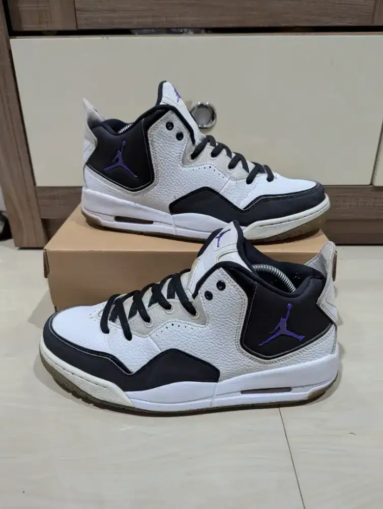 Sepatu air Jordan courtside preloved size 44