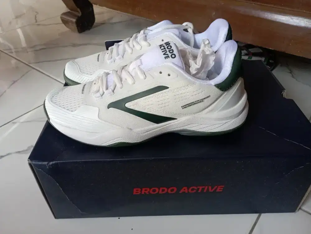 Sepatu brodo 39
