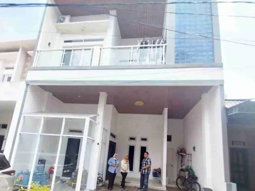 Rumah 2 Lantai Strategis Ciracas Dekat Tol – Bangunan Besar Siap Huni Harga Nego