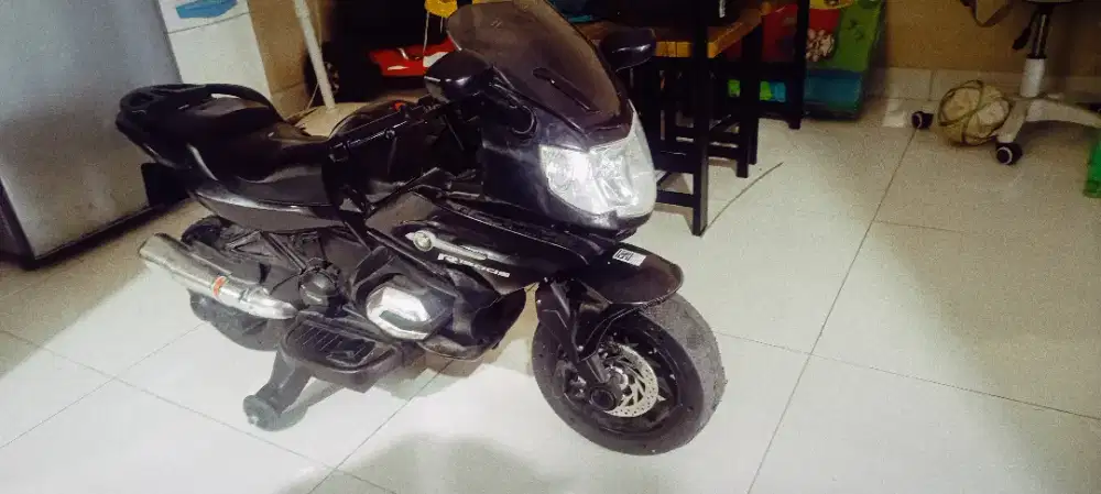Motor mainan Aki