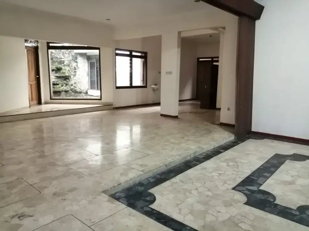 Rumah Jemur Andayani , Hadap : Utara