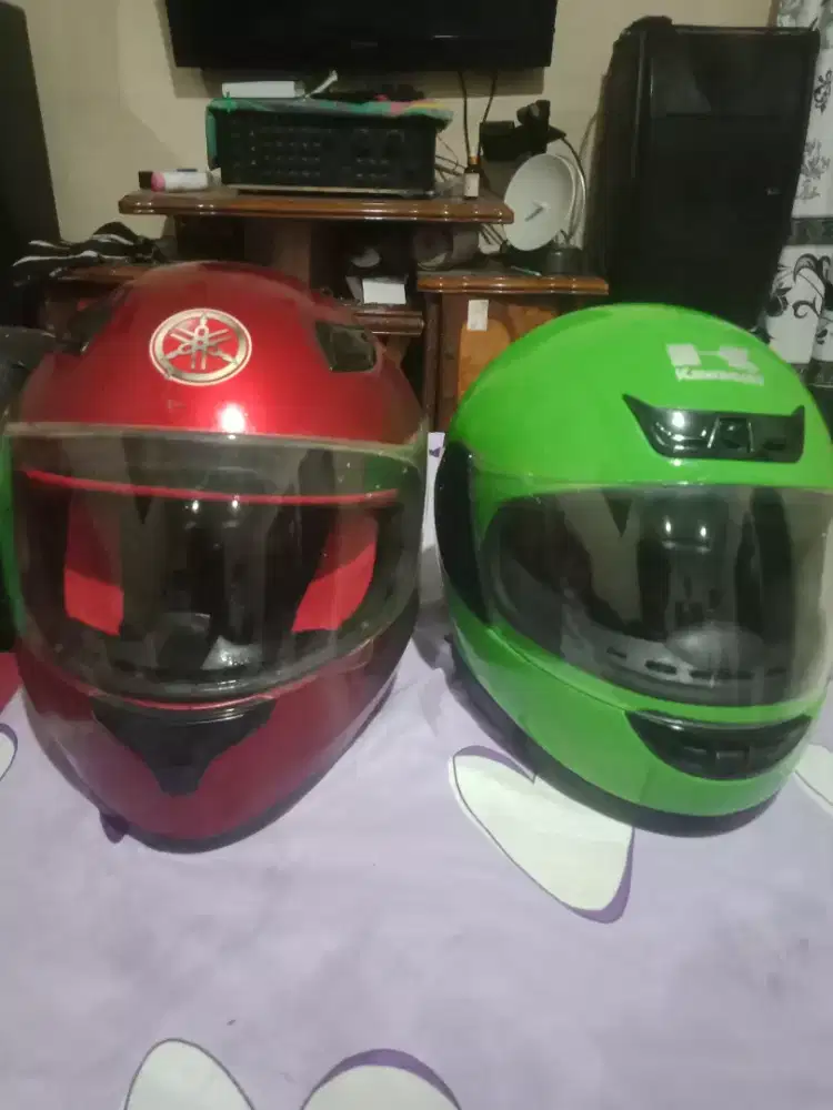 Helm Jarang-jarang. Di pakek