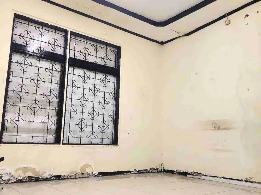 RUMAH DENGAN TANAH LUAS, AKSES 2 MOBIL CCK UTK KANTOR, SEWA MUEAH PERTAHUN.