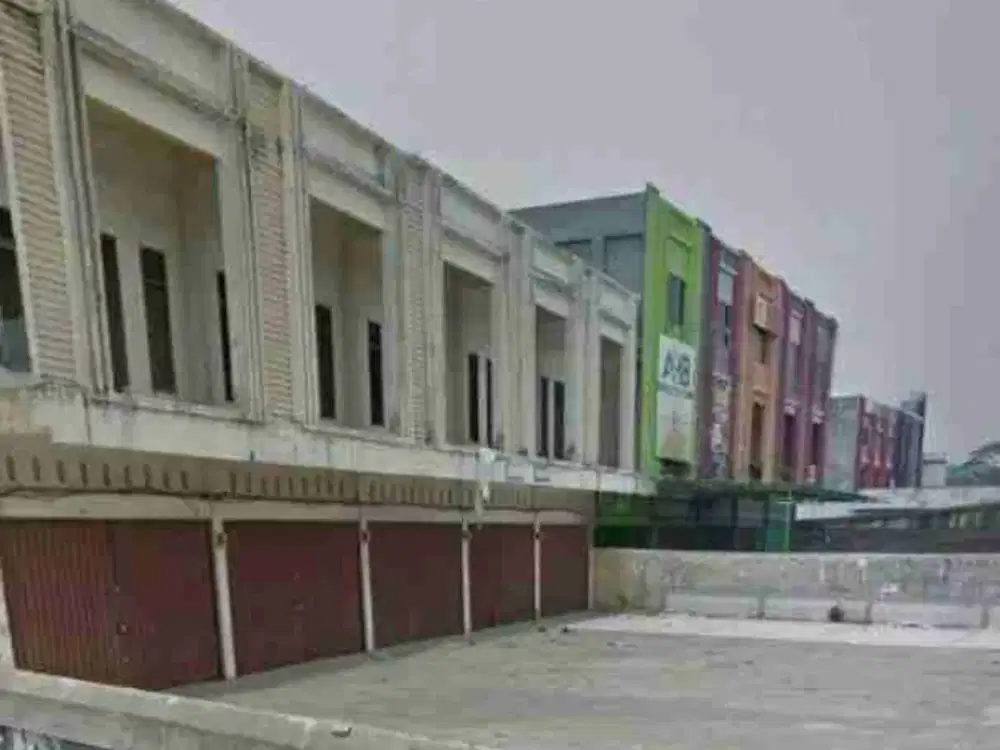 SHOWROOM RUKO 5 PINTU, LAHAN PARKIR 1000M² DI PUSAT KOTA PEKANBARU