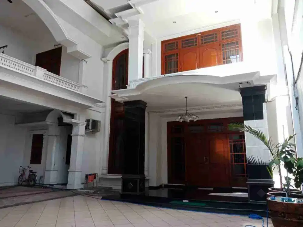 Rumah Usaha Dijual di Jalan Raya Biliton Surabaya Pusat