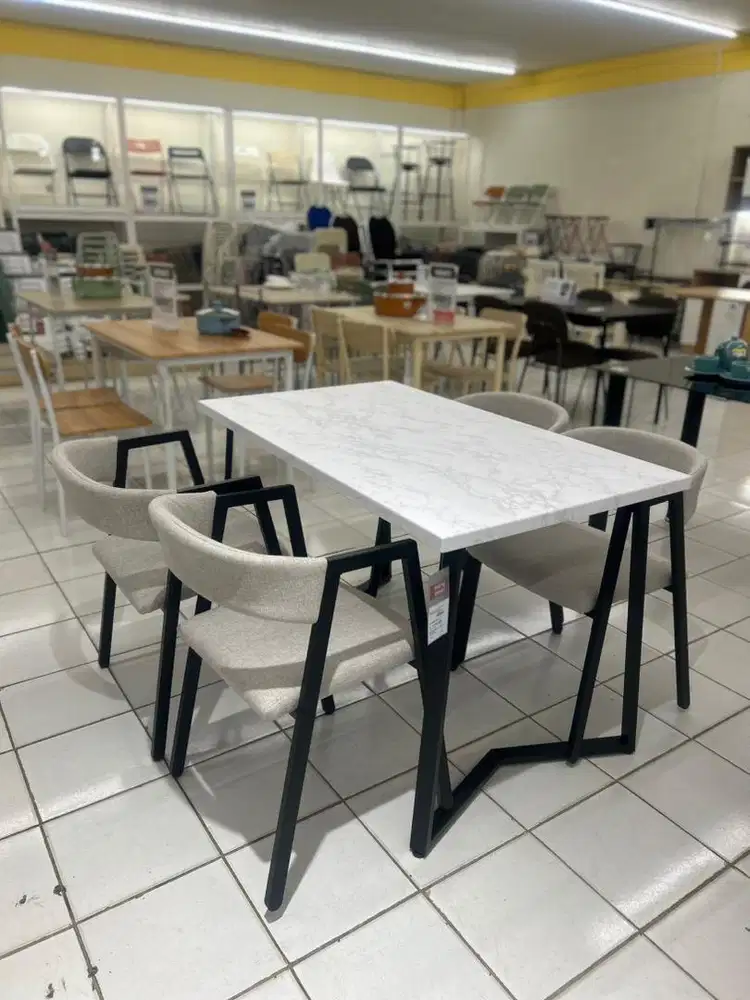 Set meja makan selma informa