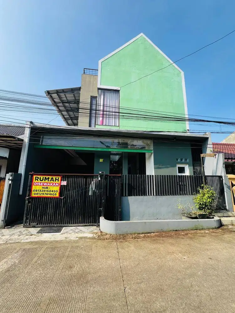 Disewakan Rumah 2Lt  Lokasi Strategis