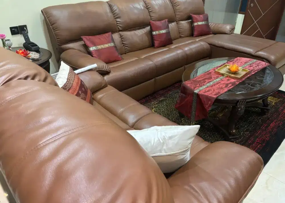Sofa preloved warna coklat, kondisi mulus