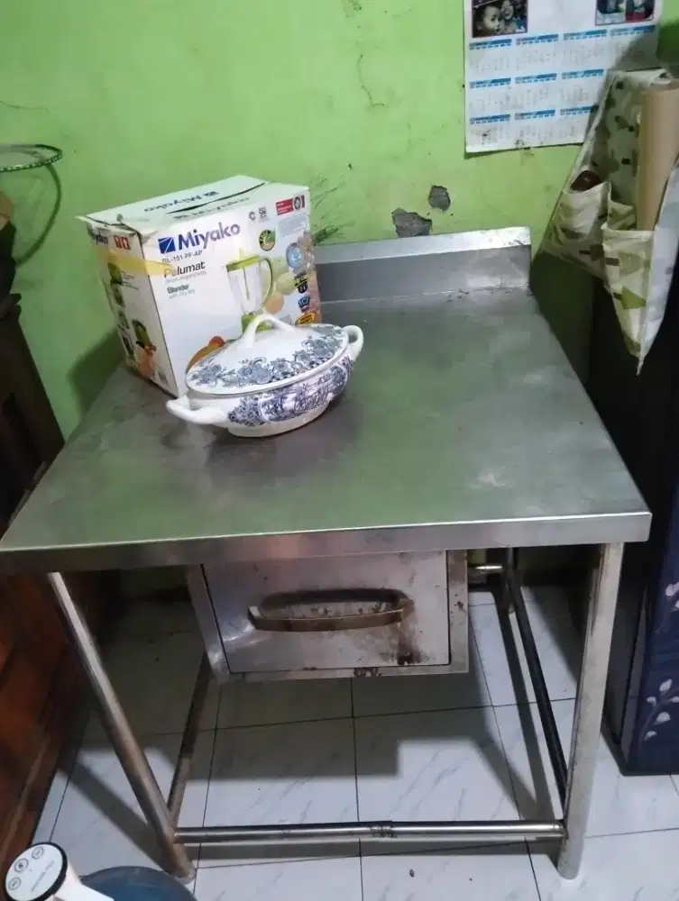 Meja stainless restoran