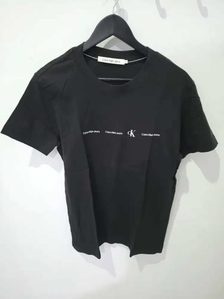 Baju calvin klein black