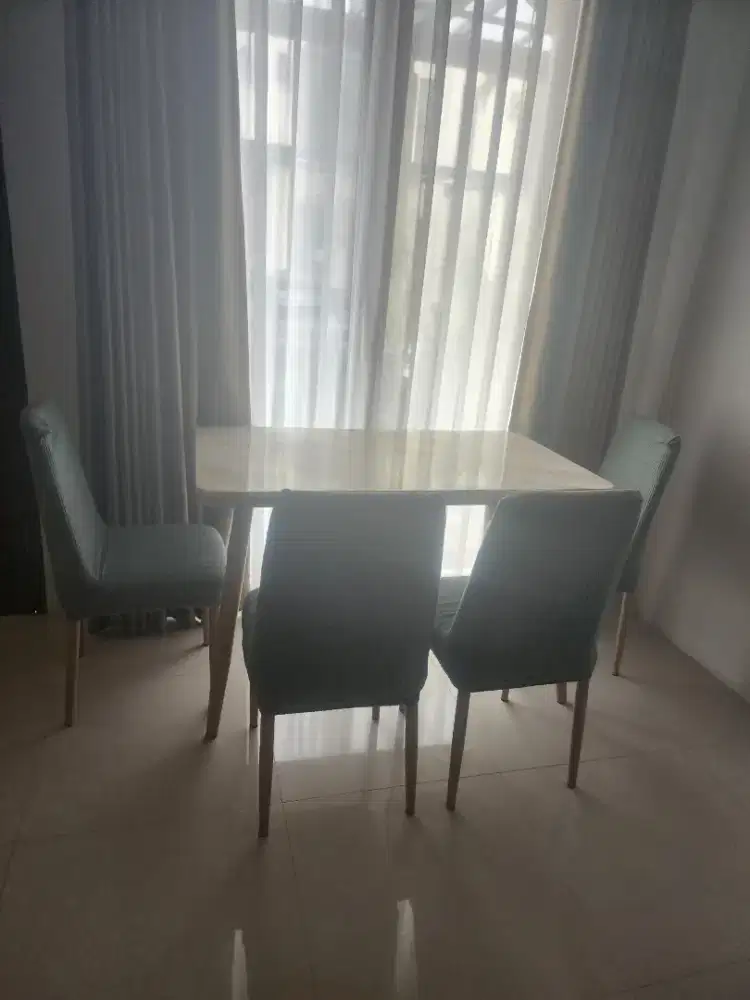 1 set meja makan (marmer)& 4 kursi