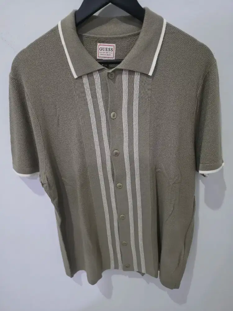 Hem pendek knit guess