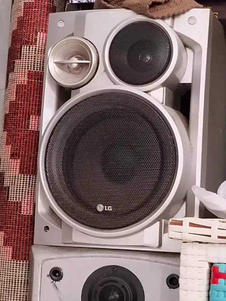 Elektronik merk LG, bisa DvD , kaset, radio, bisa buat karoke,