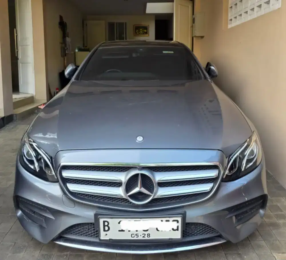 Mercedez Benz E300 AMG Line LOW KM
