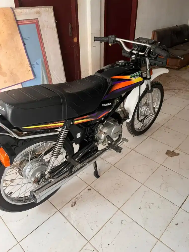 Honda  win 100 tahun 2003