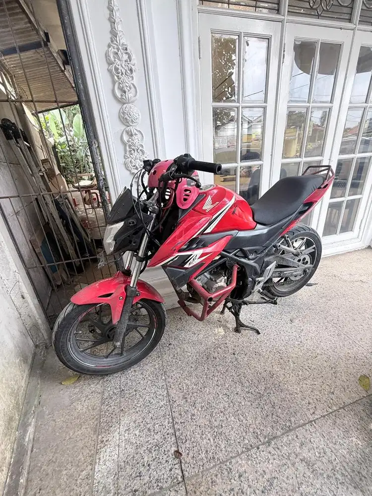 Cb150R merah sesui foto ajh