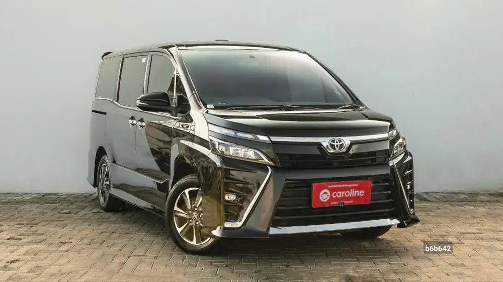 TOYOTA VOXY 2.0 AT 2021 - KM RENDAH, BERGARANSI