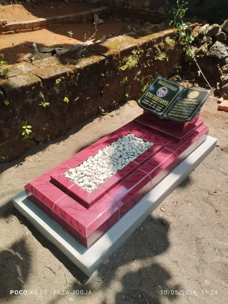 KIJING MAKAM KRAMIK TUGON BUKU
