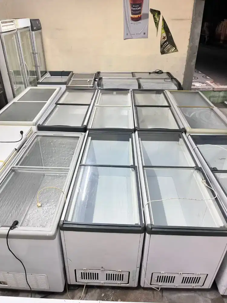 Chest freezer sleding kaca