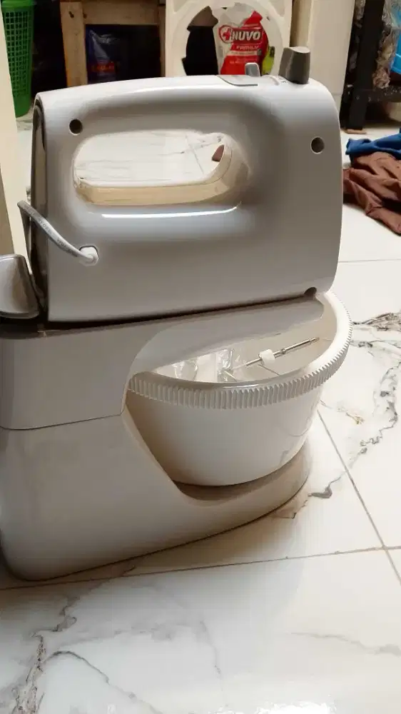 Mixer merk philips.. Kondisi masih bagus d jamin 100% no minus