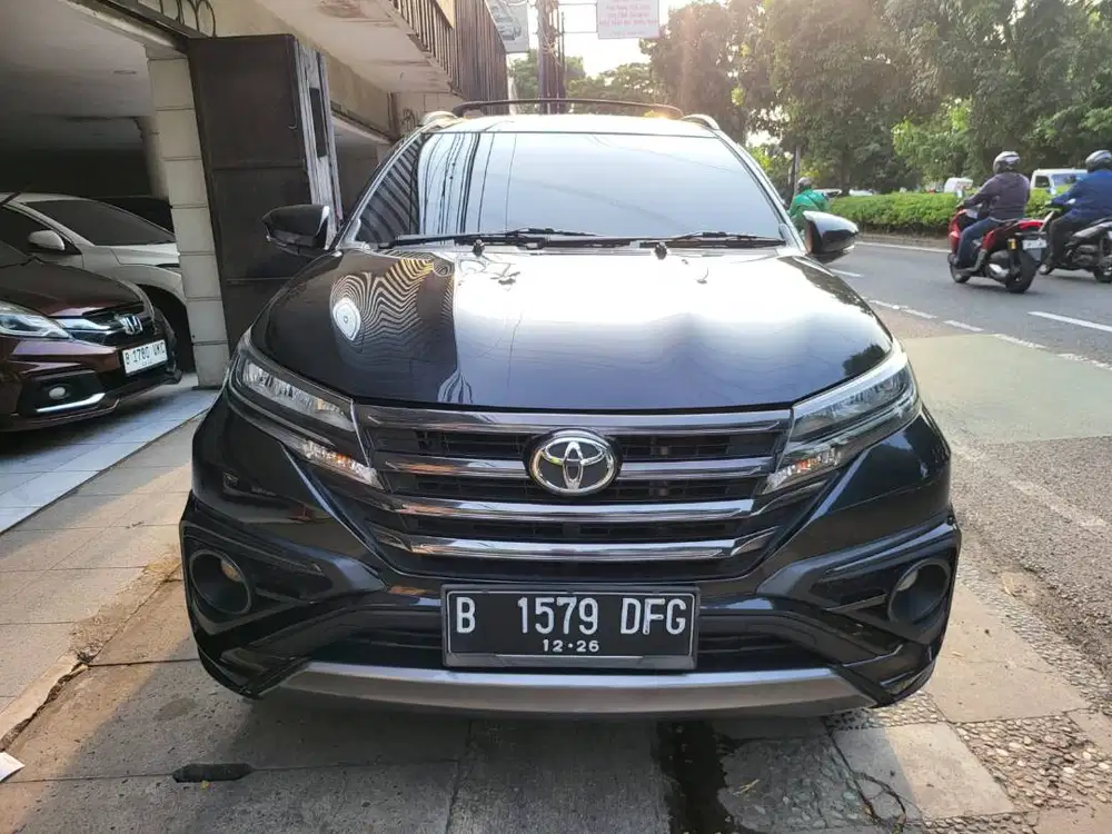 Toyota Rush GR Tahun 2021 Hitam AT